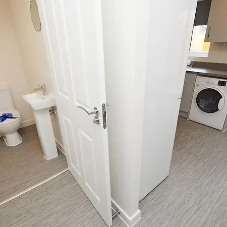 Prime Location & Free Parking Stylish 3-Bed Home Leicester Exterior photo
