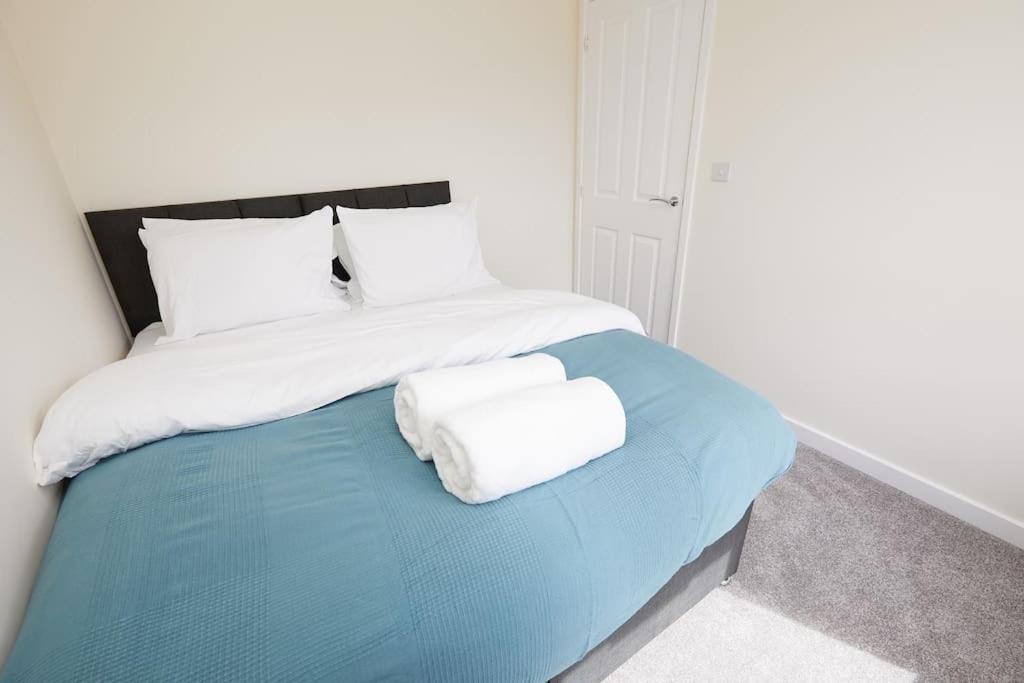 Vakantiehuis Prime Location & Free Parking Stylish 3-bed *