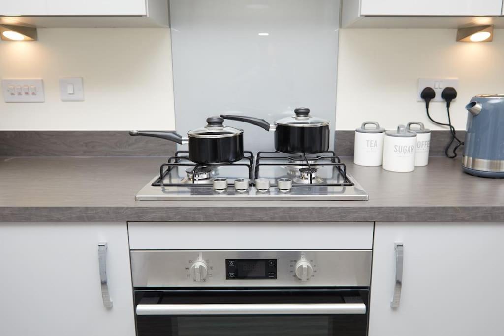 Vakantiehuis Prime Location & Free Parking Stylish 3-bed Leicester