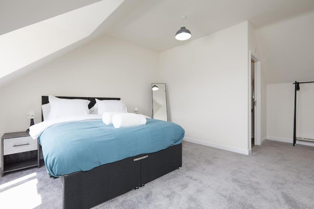 Prime Location & Free Parking Stylish 3-bed Leicester