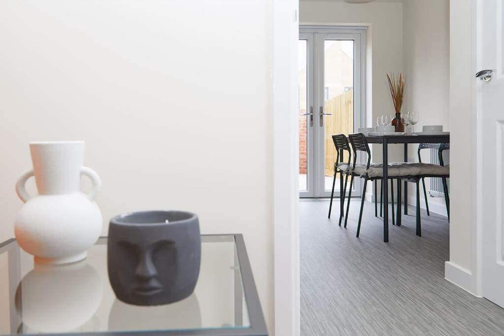 Prime Location & Free Parking Stylish 3-bed Vakantiehuis *